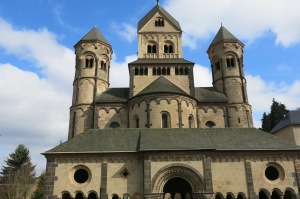 Auch die Abtei Maria Laach ist aus dem Eifeler Tuffstein erbaut
